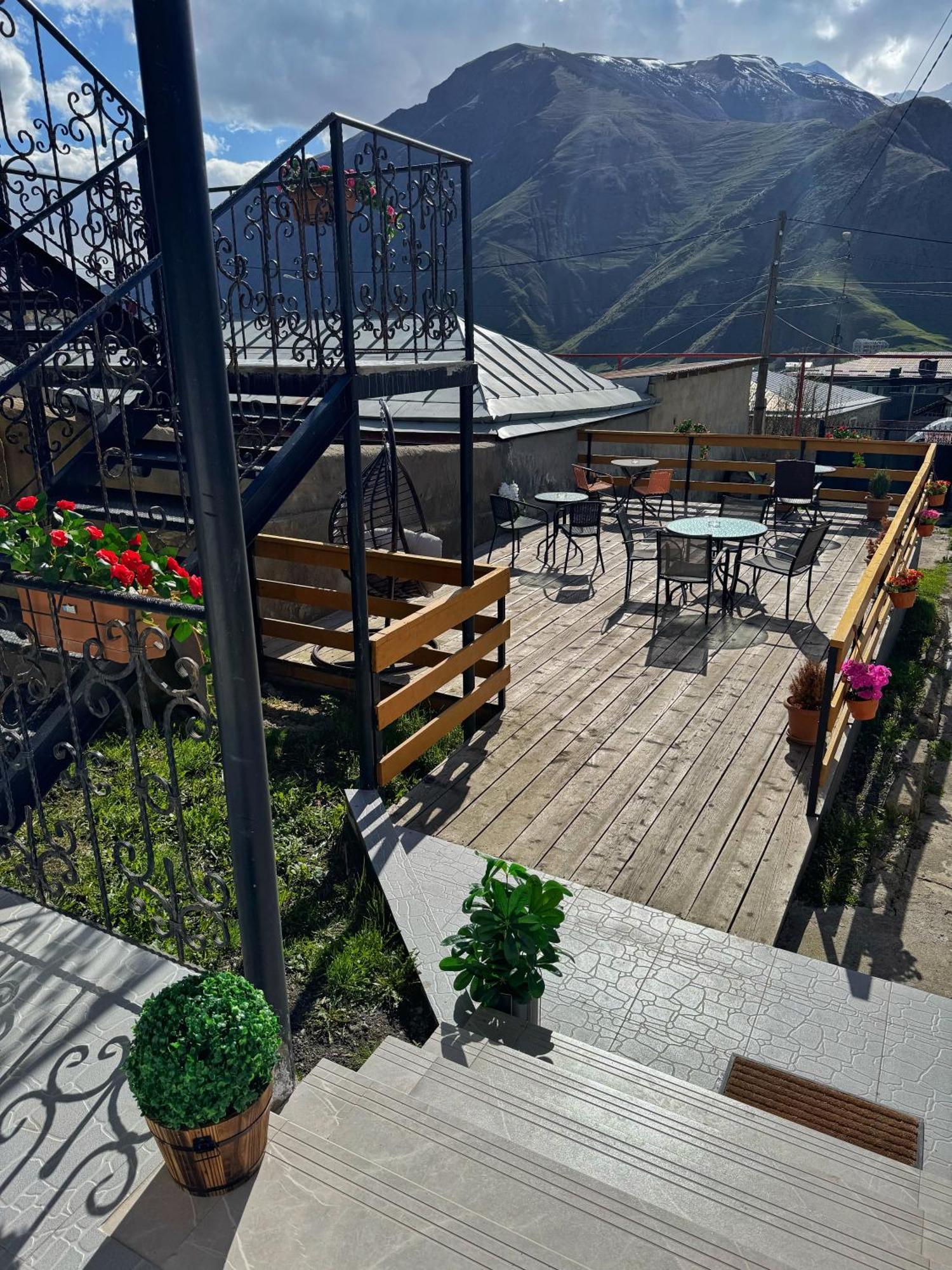 Hotel Elia Kazbegi Eksteriør bilde