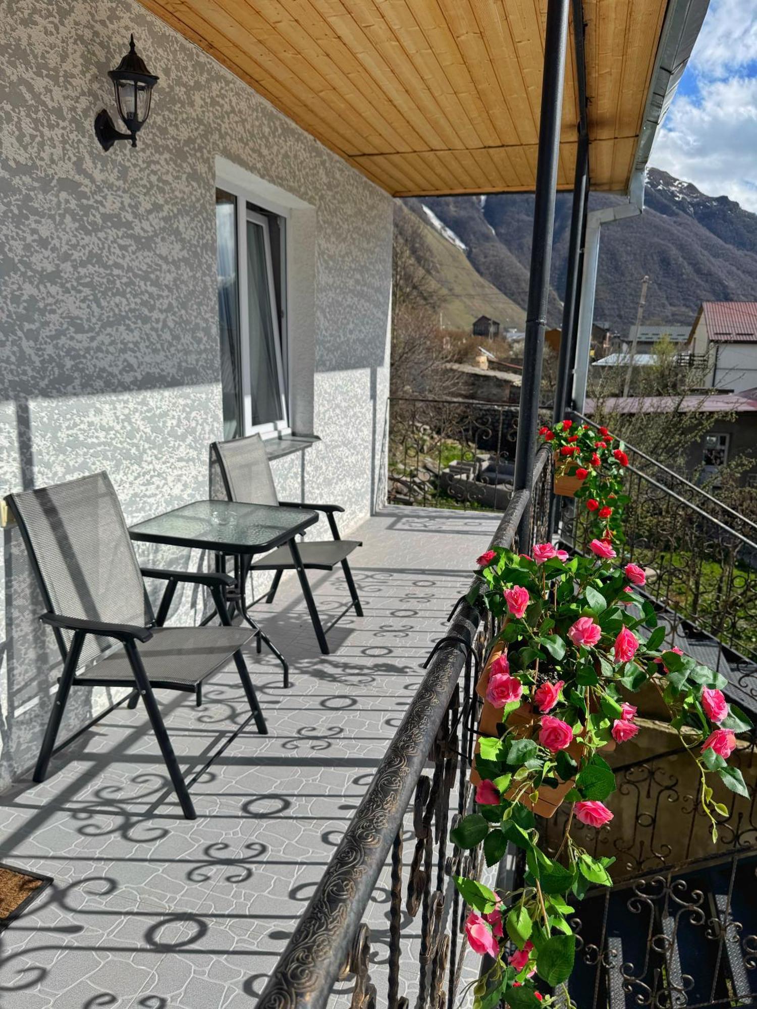 Hotel Elia Kazbegi Eksteriør bilde
