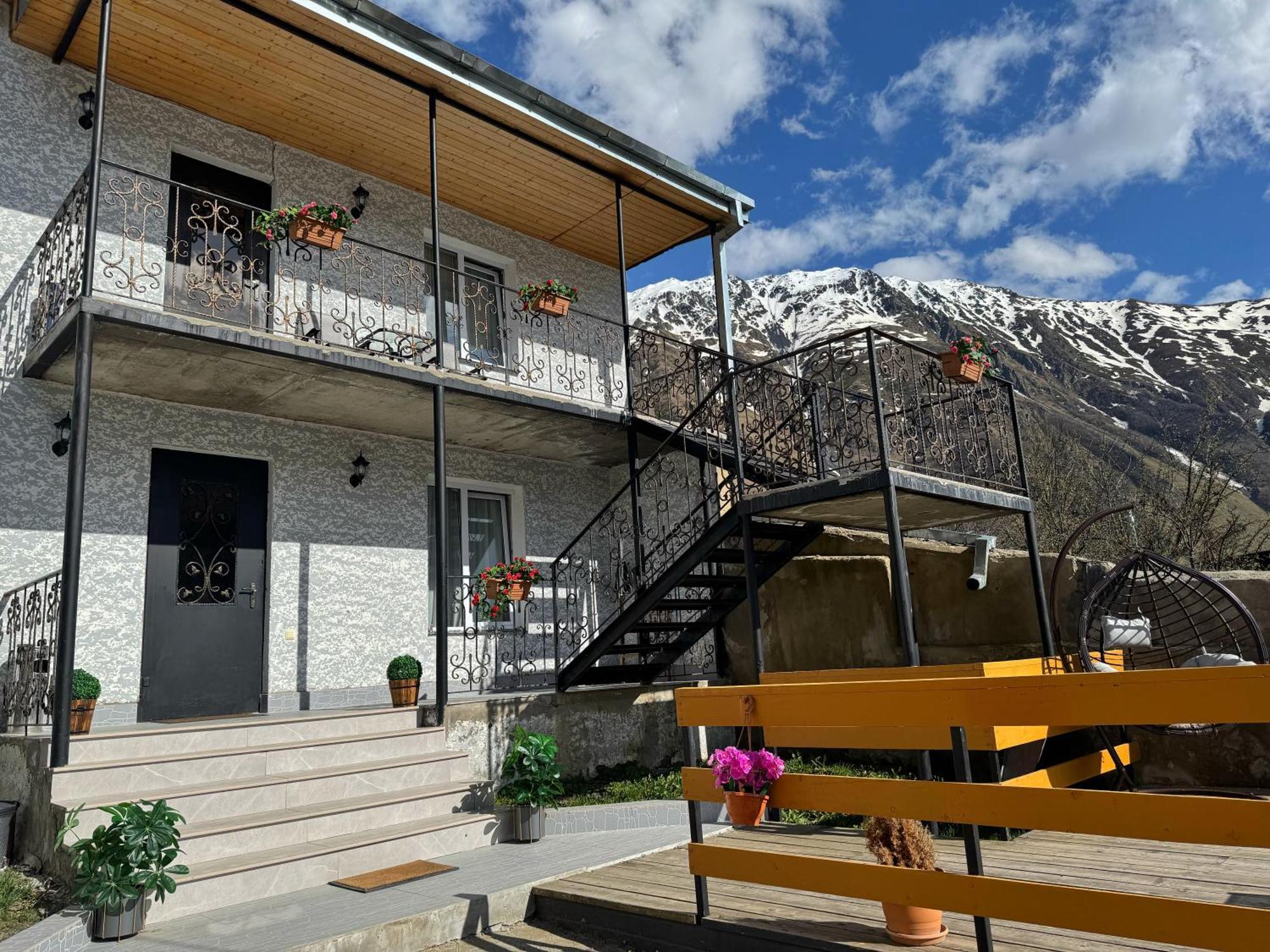 Hotel Elia Kazbegi Eksteriør bilde